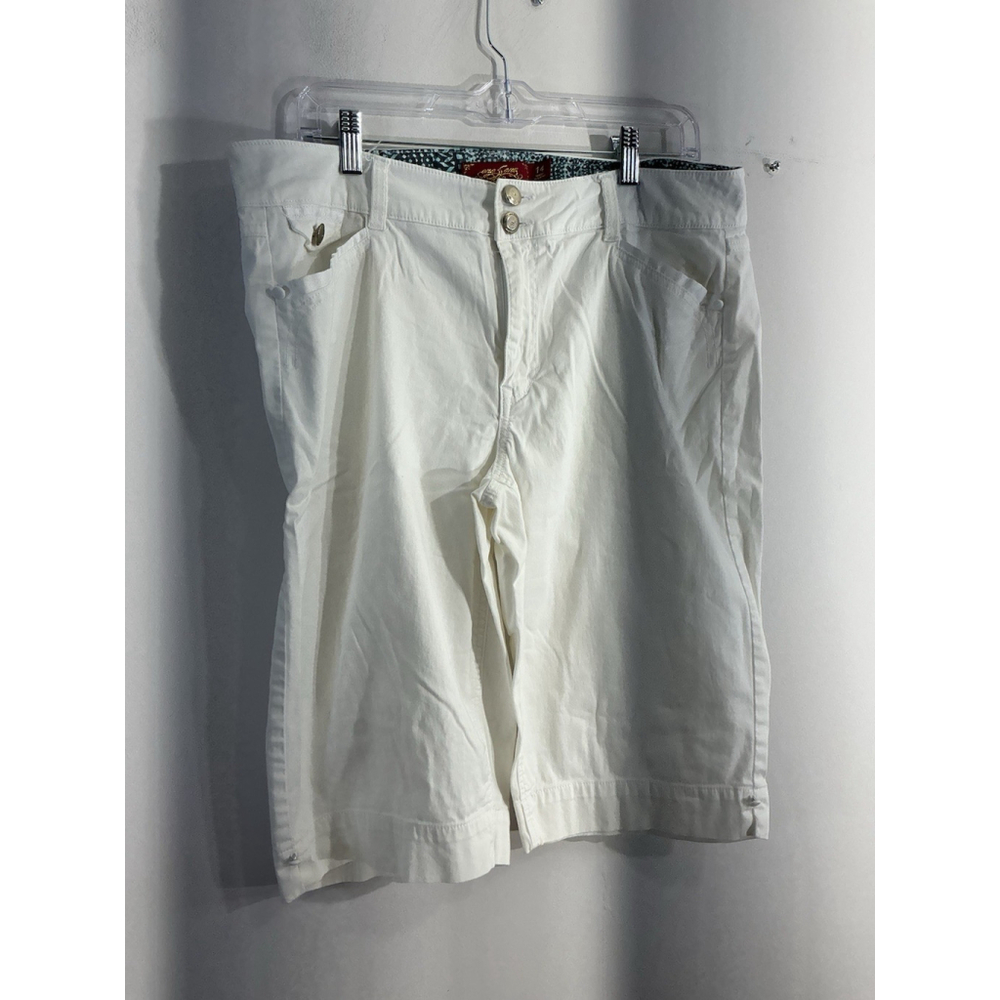 Womans One Sone Bermuda Shorts 14 White Pockets
